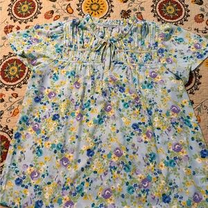 Floral and Ivy size M Short Sleeve Blouse